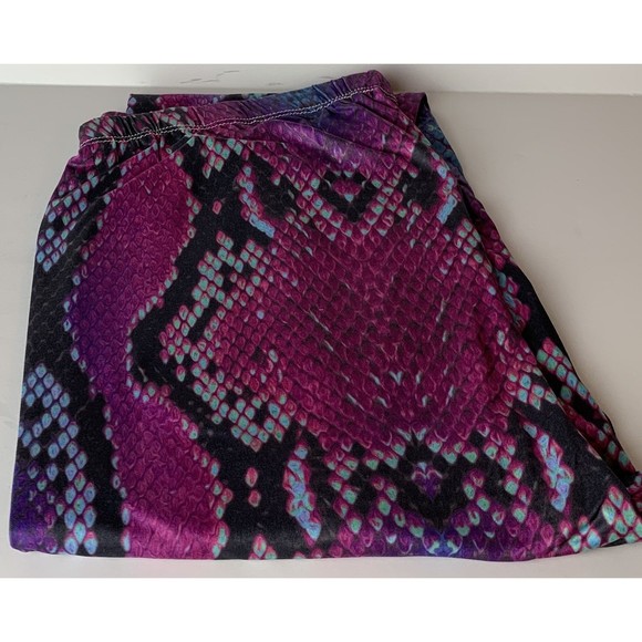 Reg One Size Creamy soft pink and blue snakeskin leggings | Snakeskin leggings - Picture 8 of 9